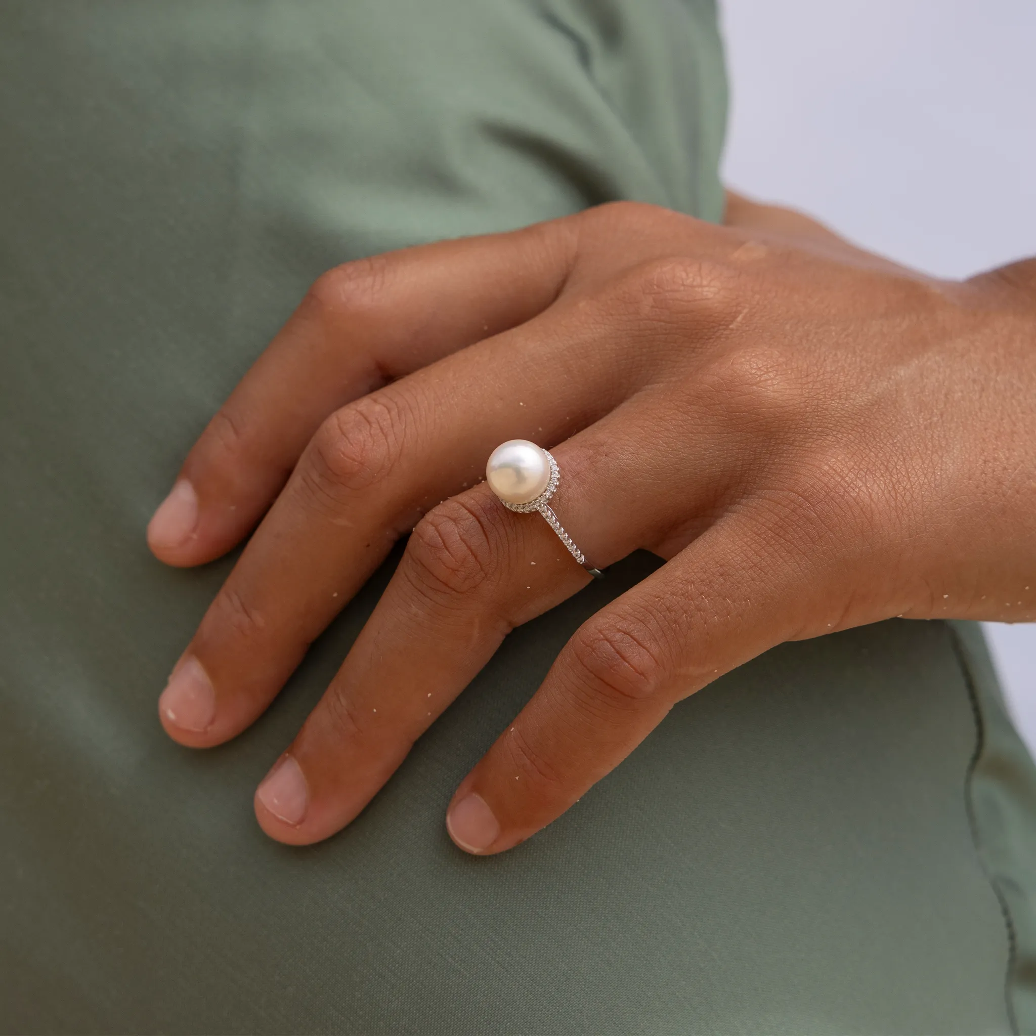 Akoya White Pearl Ring in White Gold with Diamonds - 8mm