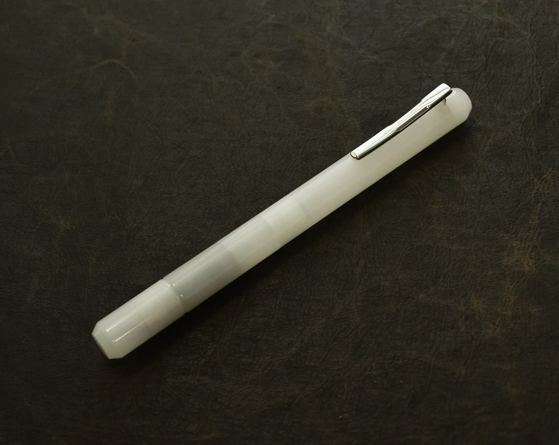 Model 25 Eclipse Fountain Pen - Ghost