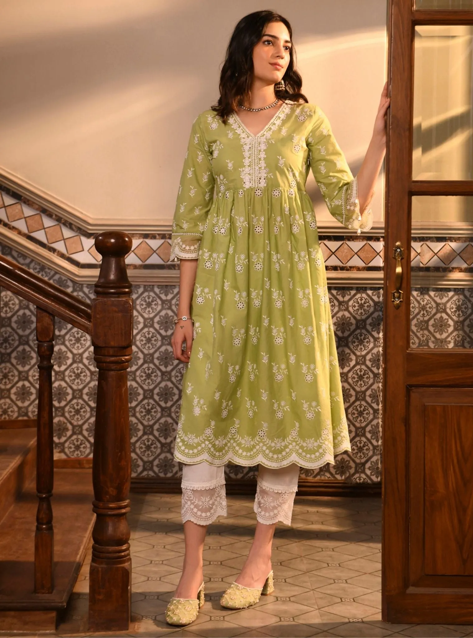 Mulmul Cotton Afarin Light Green Kurta With Mulmul Cotton Organza Scallop Border White Pant